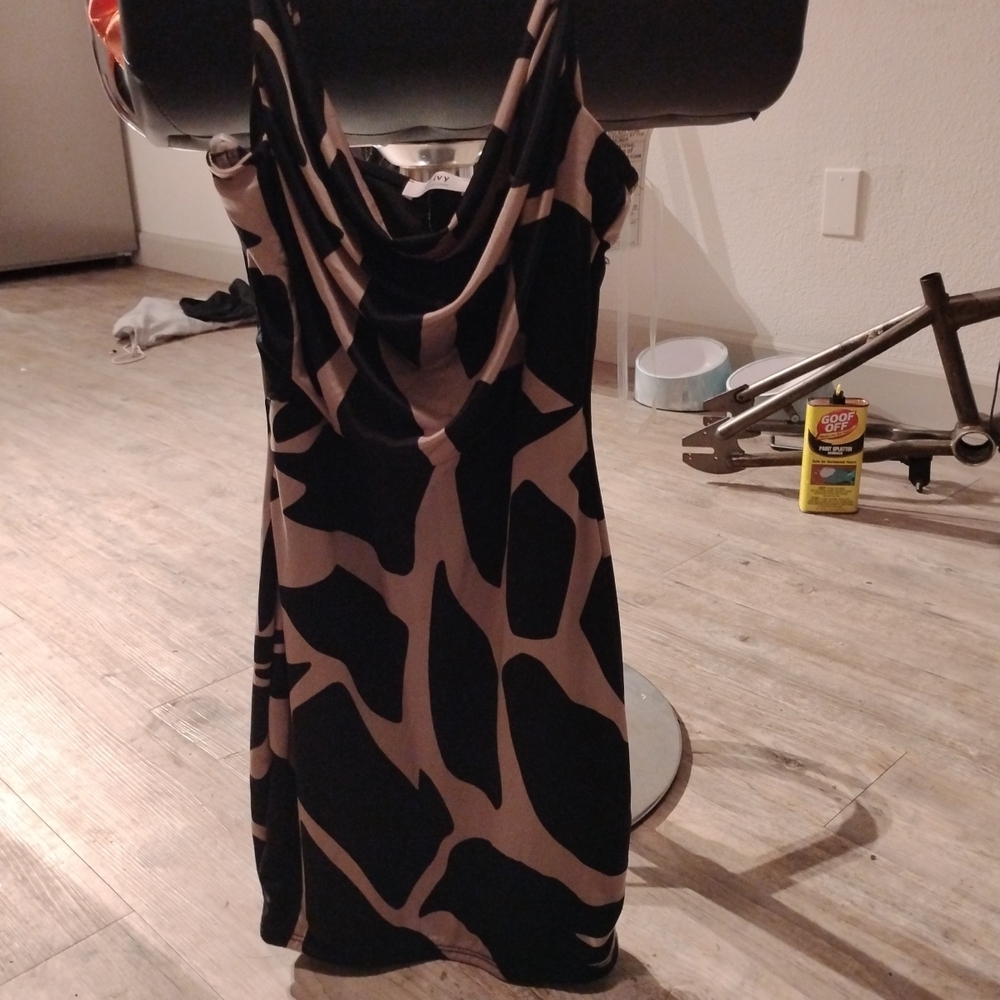 Chic Backless Black and Tan Dress
